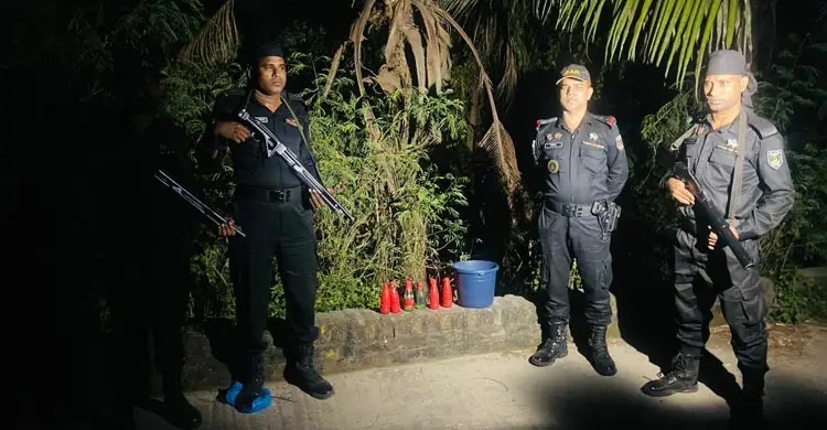 মোহাম্মদপুরে ছয়টি পেট্রোলবোমা ও চারটি ককটেল উদ্ধার